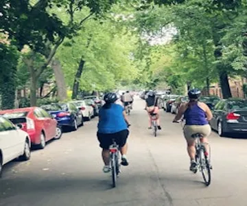 Chicago: Guided Food Tasting + Bike Tour